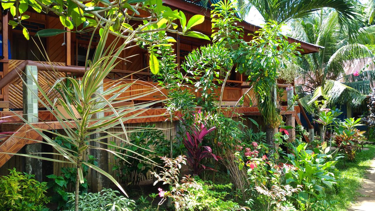 Panorama Backpackers Otel Bunaken Dış mekan fotoğraf